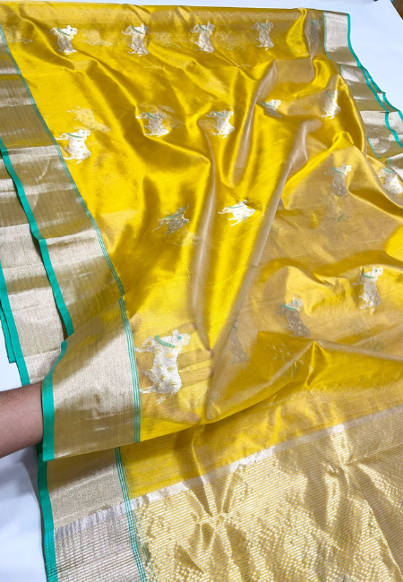 Pure Handloom Pattu Silk Saree In Antique Gold