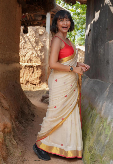 Heartloom Story Mul Cotton Embroidered Saree