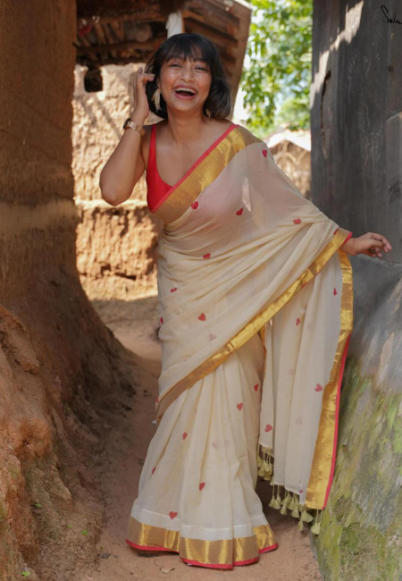 Heartloom Story Mul Cotton Embroidered Saree