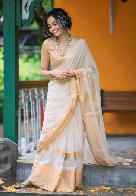 Elegant Mul Cotton Saree with Golden Zari Border (With Blouse Piece)
