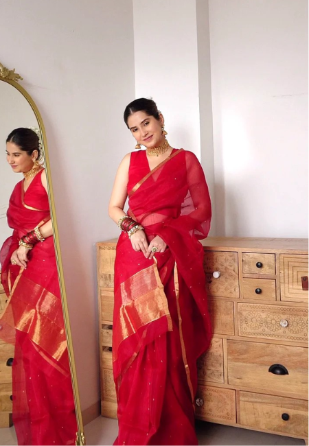 Pure Handloom Pattu Silk Saree with Golden Jari and Ghana Buti