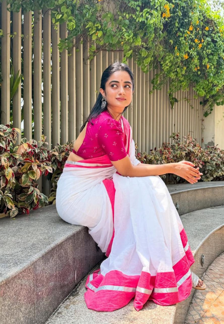 Soft Mul Cotton Saree – White with Pink Borders (No Blouse Piece)