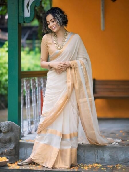 Elegant Mul Cotton Saree with Golden Zari Border (With Blouse Piece)